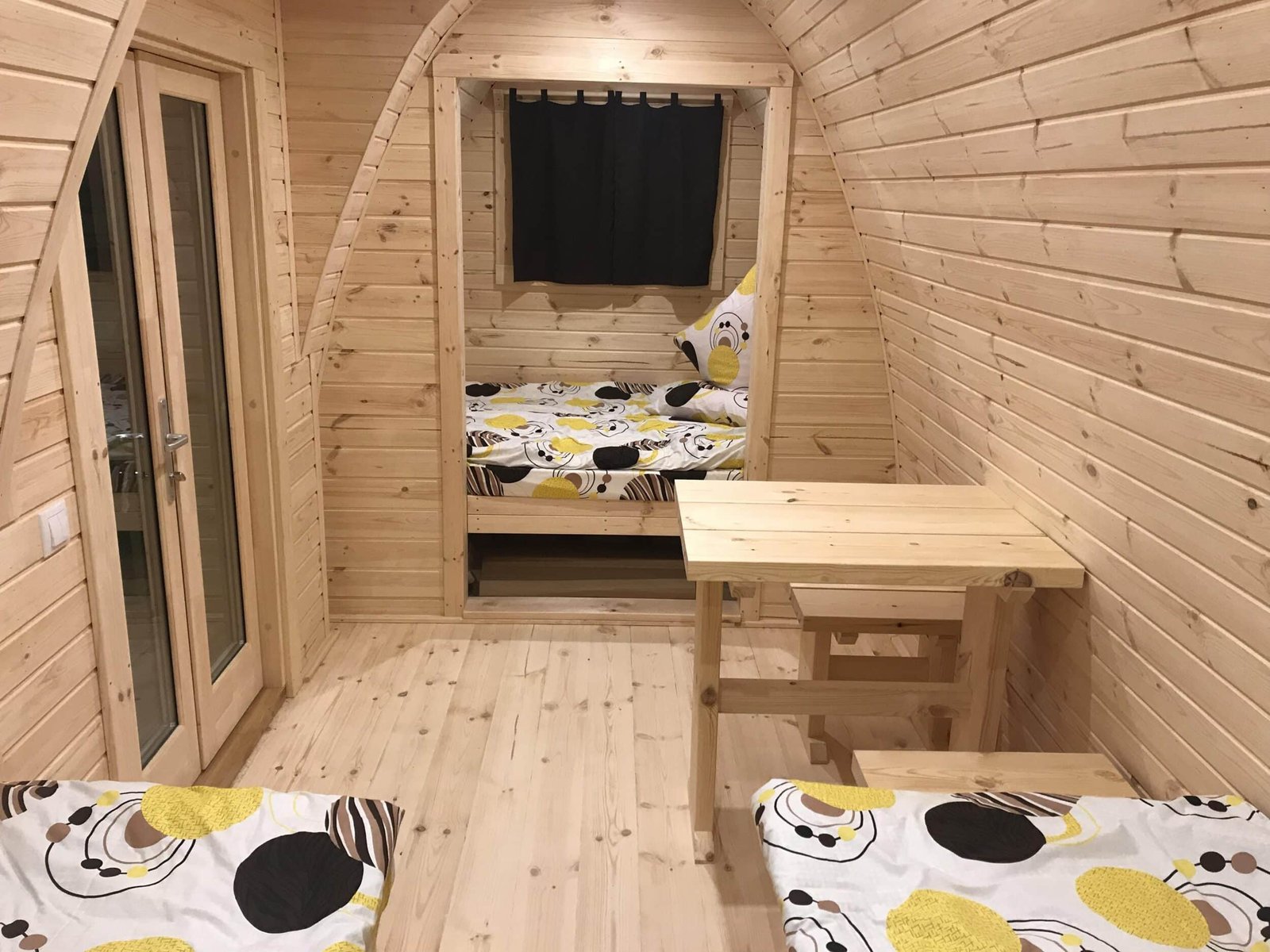 Camping pod for sale in Canada & the USA. Glamping pod for sale with side entranceDvigulė lova – kopija